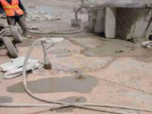 龙河镇水泥混凝土路面板底注浆技术 路面脱空注浆整治方案