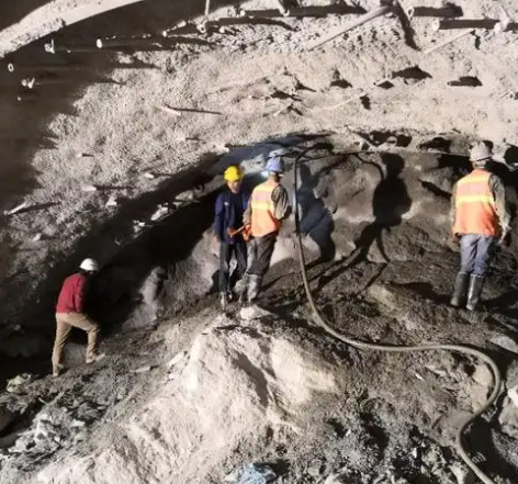 龙河镇拱顶带模注浆料的施工流程及注意事项